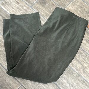 Cherokee NWT Women’s Olive Green Faux Suede Pants. Size 24W.